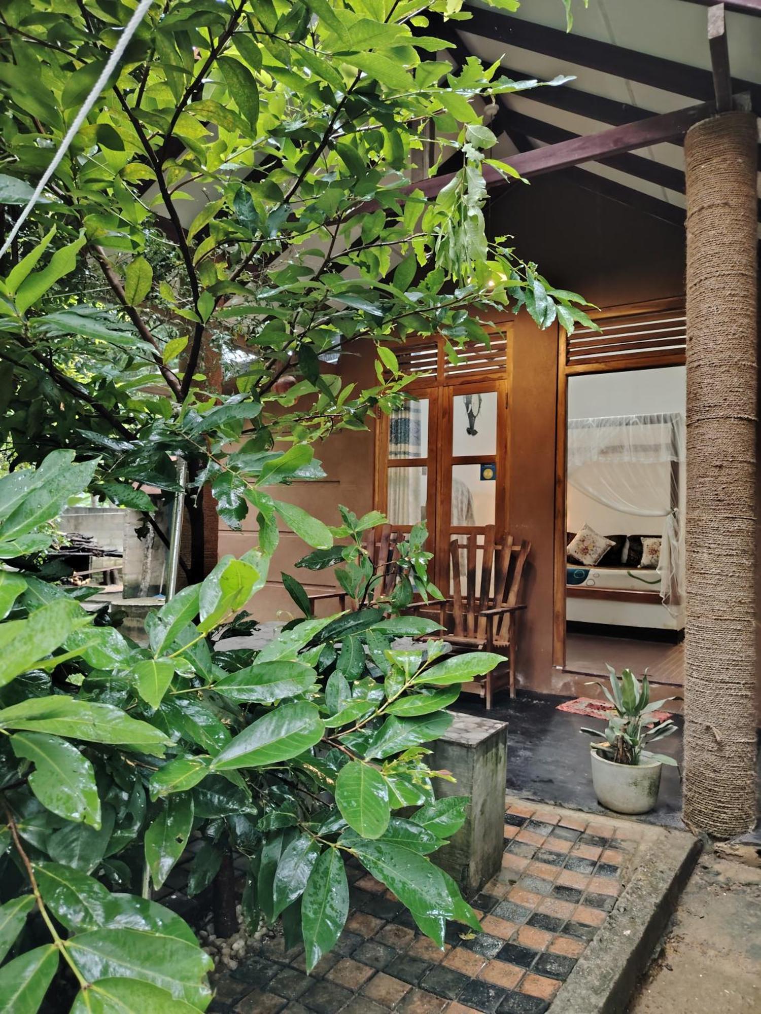 Peacock'S Paradise Safari Hostel Udawalawe Exterior photo